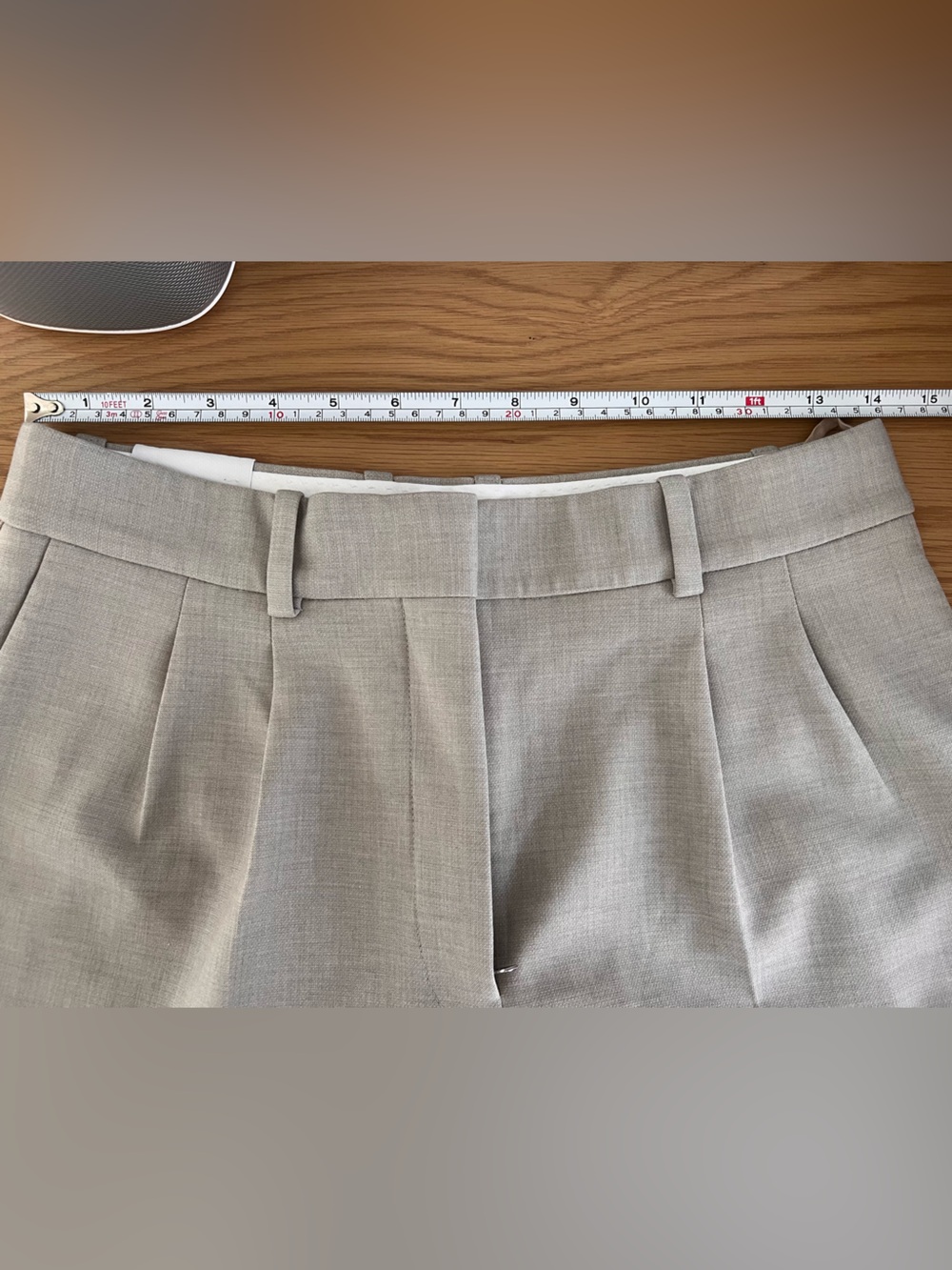Aritzia Pleated Shorts - Picture 4 of 4